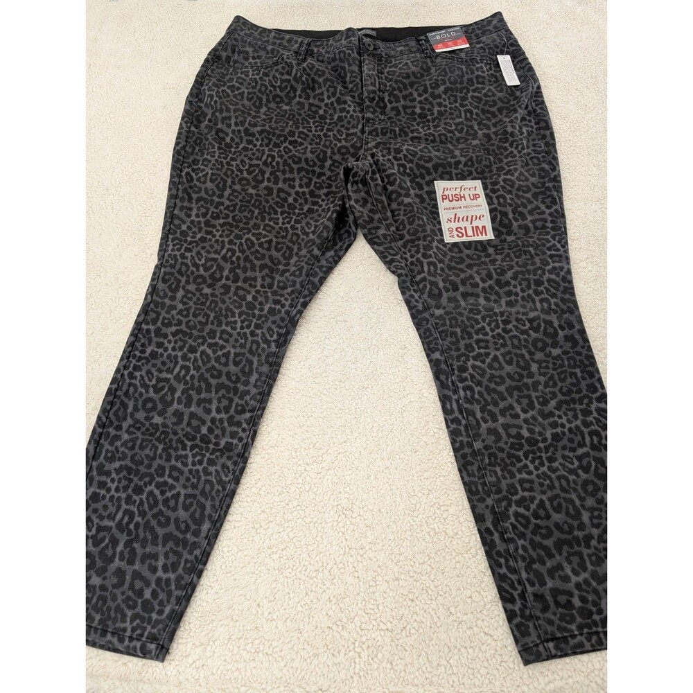 BOLD elements Women's Skinny Jeans - Black Gray Leopard Print